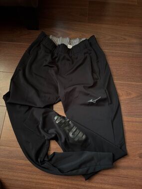 Mizuno Women’s Black Athletic Joggers with Subtle Logo